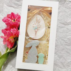 Zestaw w pudełku jajko plus króliczek