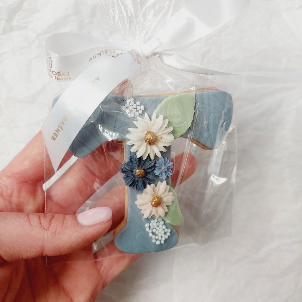 Literka dekorowana kwiatami (dowolna literka z alfabetu) - obrazek 2