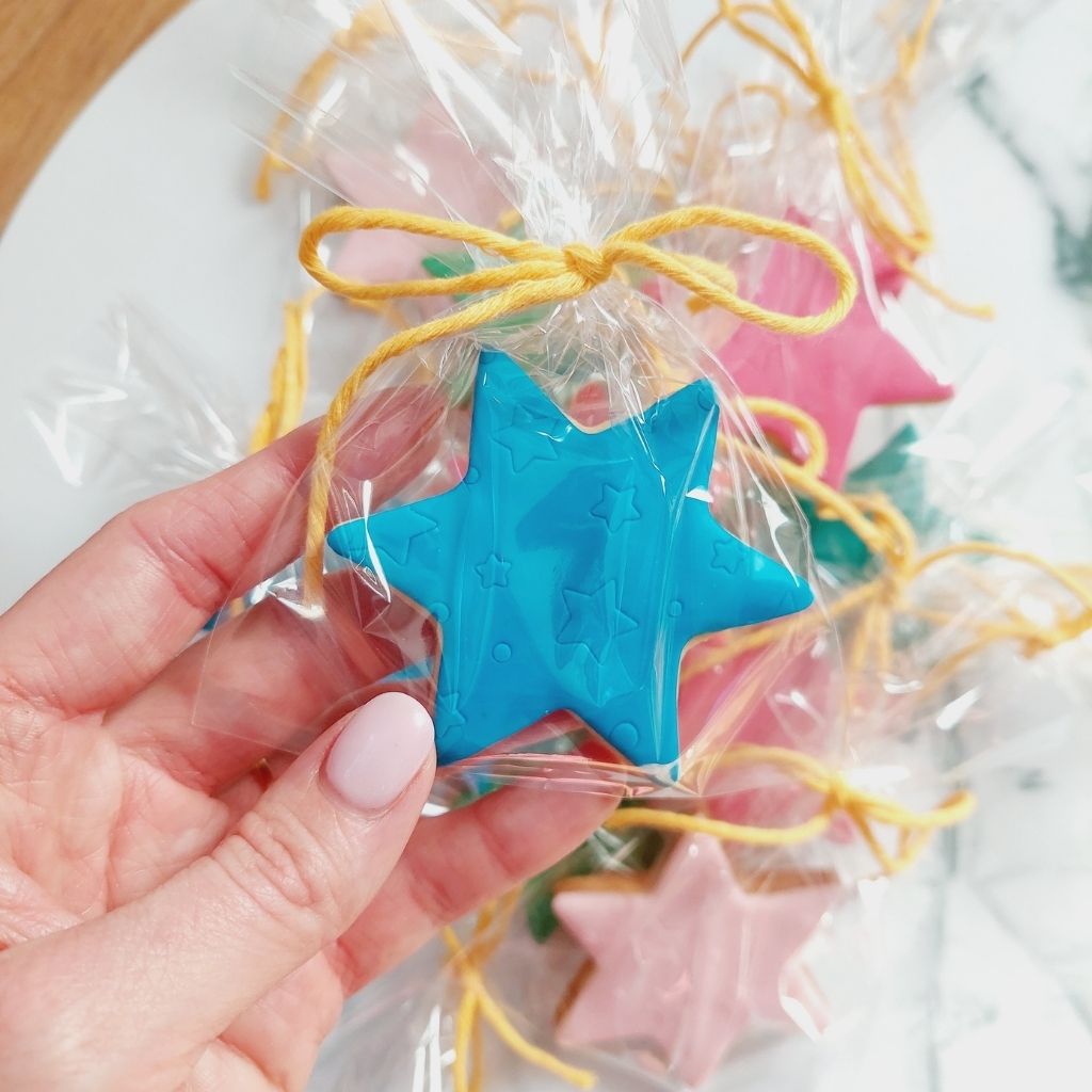 Ciastko gwiazdka, różne kolory, zapakowana w woreczek ze sznureczkiem - obrazek 7