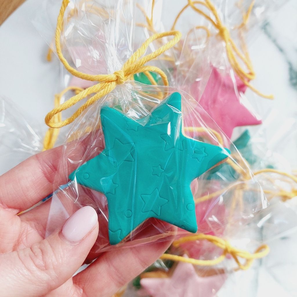 Ciastko gwiazdka, różne kolory, zapakowana w woreczek ze sznureczkiem - obrazek 6