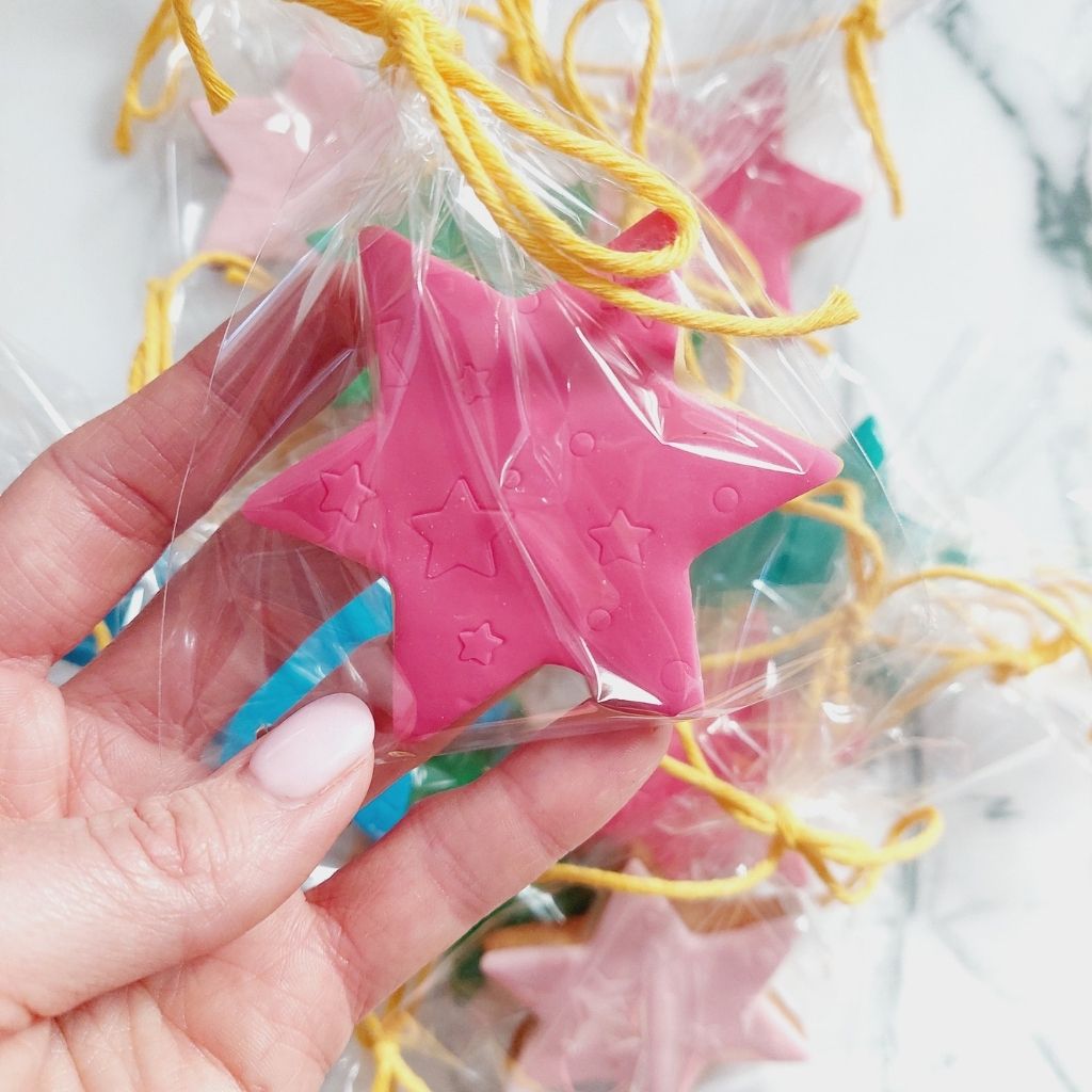 Ciastko gwiazdka, różne kolory, zapakowana w woreczek ze sznureczkiem - obrazek 5